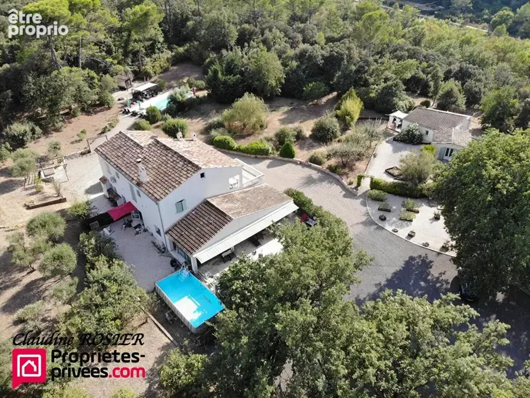 Besse Sur Issole Propriété de 340 m2 terrain 1,2 ha piscine - photo 3