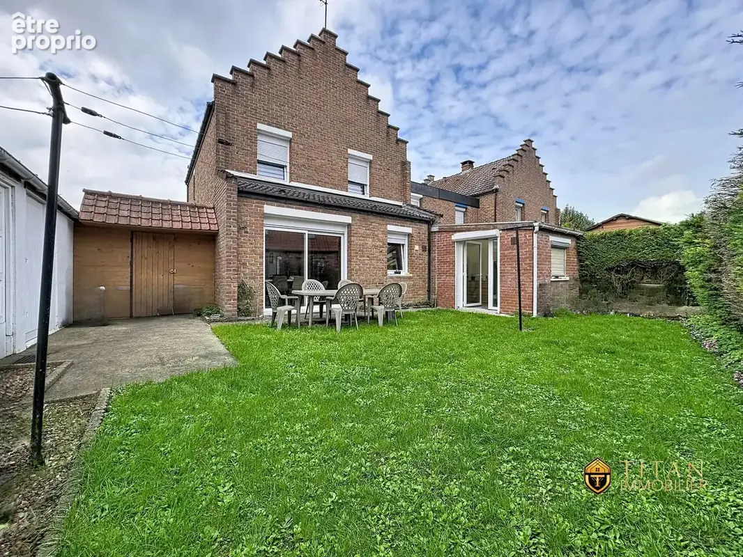  En Exclusivité : Maison semi-individuelle, 3 chambres, un bureau, garage, place de stationnement, Armbouts cappel (59380) Titan Immobilier