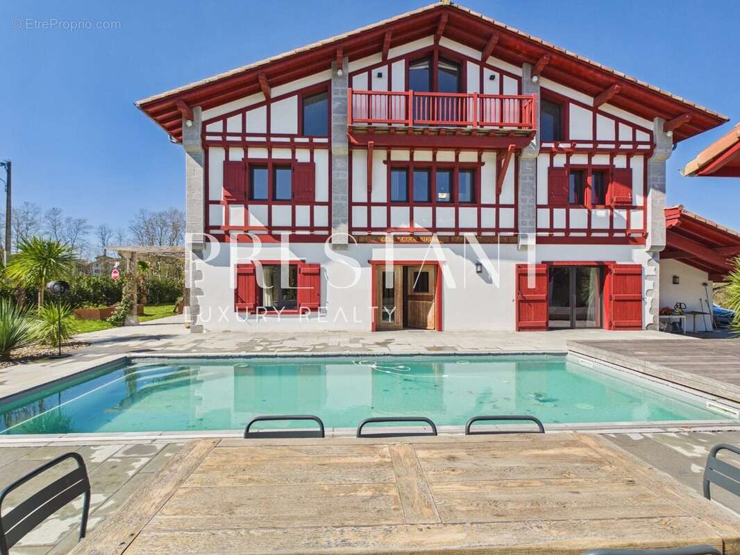 Maison à LARRESSORE