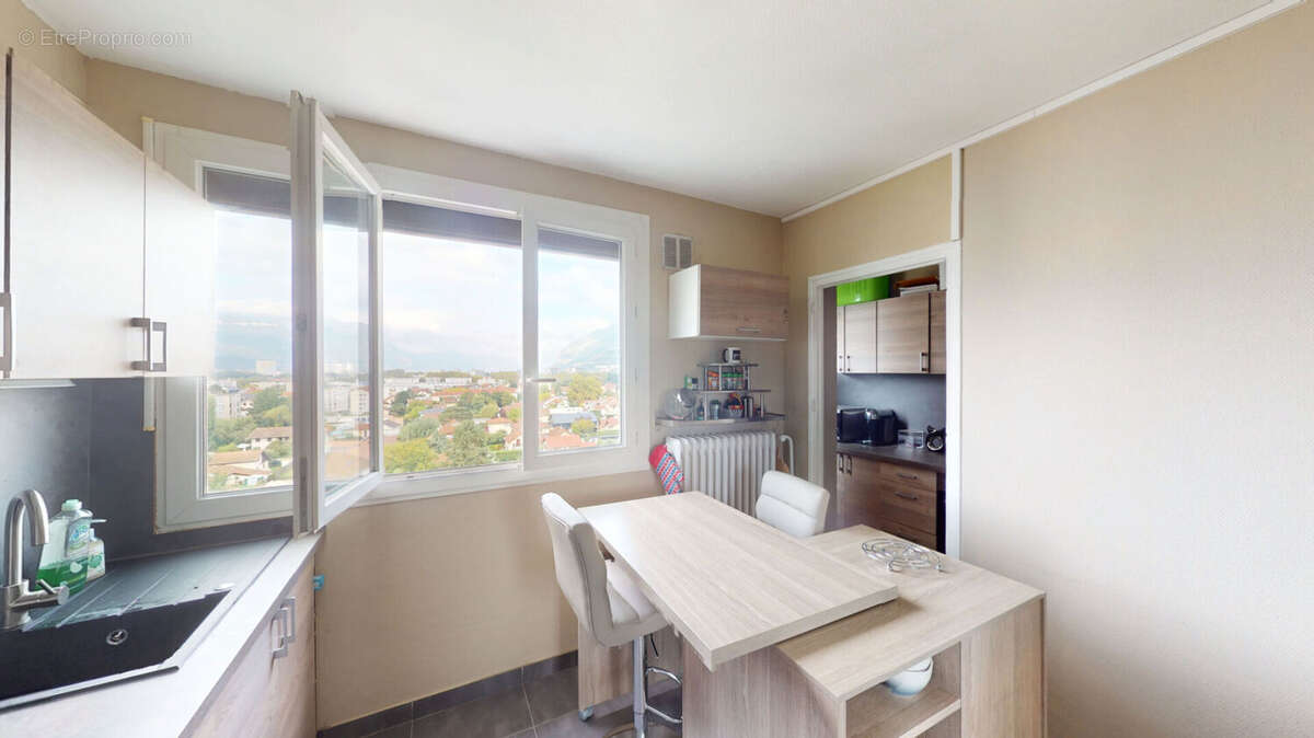 Appartement à SAINT-MARTIN-D'HERES