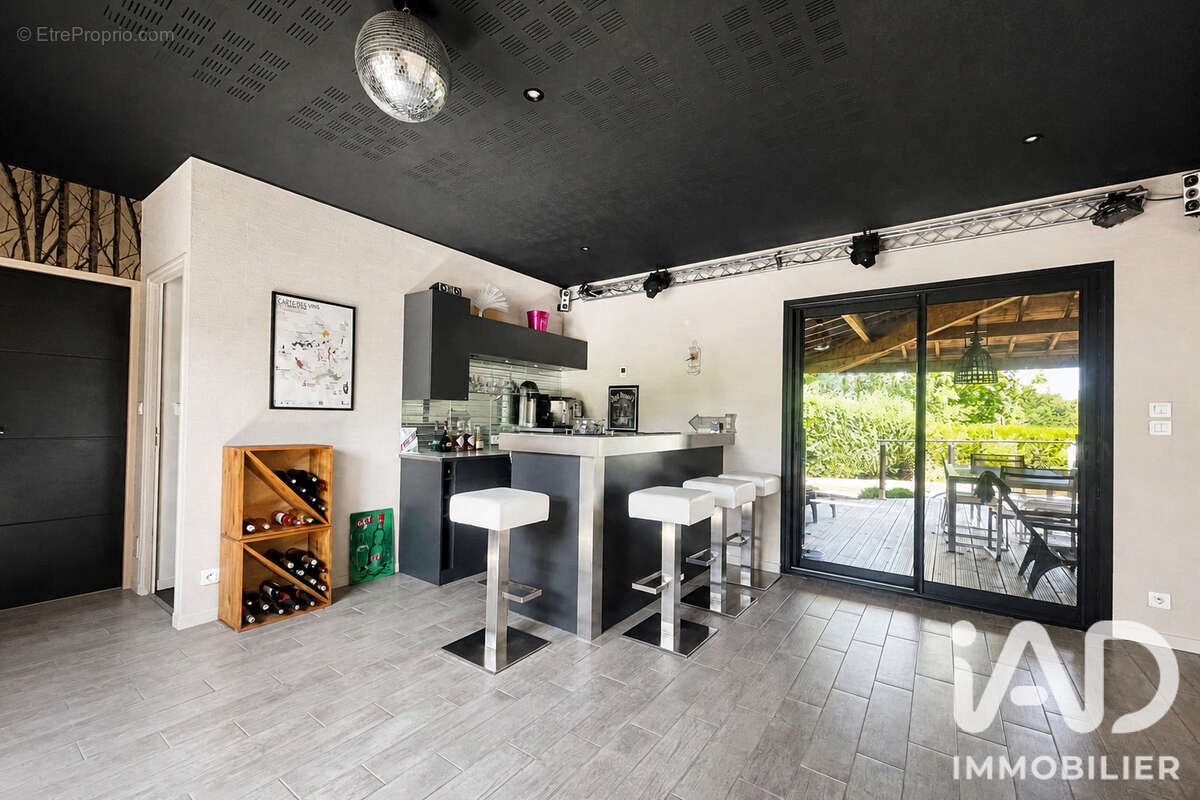 Maison 162 m² à Saint-Thurial  - photo 3
