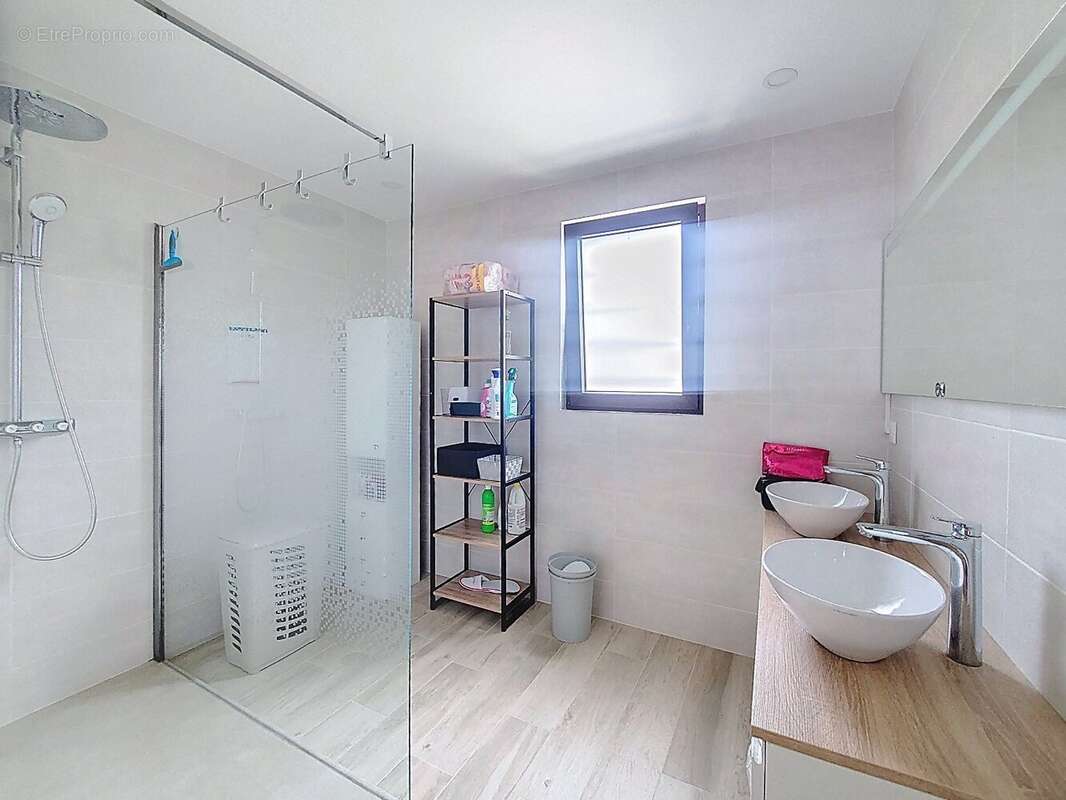 Maison à COLOMBIERES-SUR-ORB