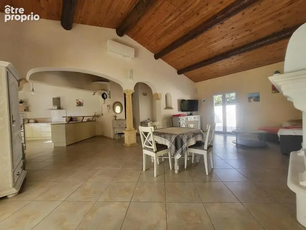 Maison de plain-pied, grande pièce de vie, 2 chambre, véranda, piscine 1600 m² de terrain - photo 5