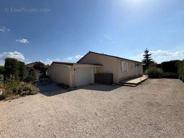 Maison de caractère secteur Veauche – 147 m² sur terrain clos et arboré de 810 m² - photo 3