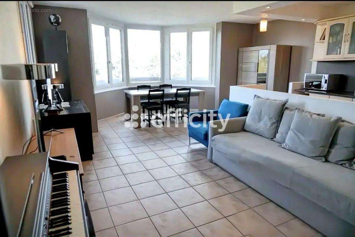 Appartement à SARTROUVILLE