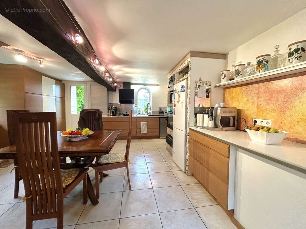 Maison 392 m² à Beausemblant  - photo 6