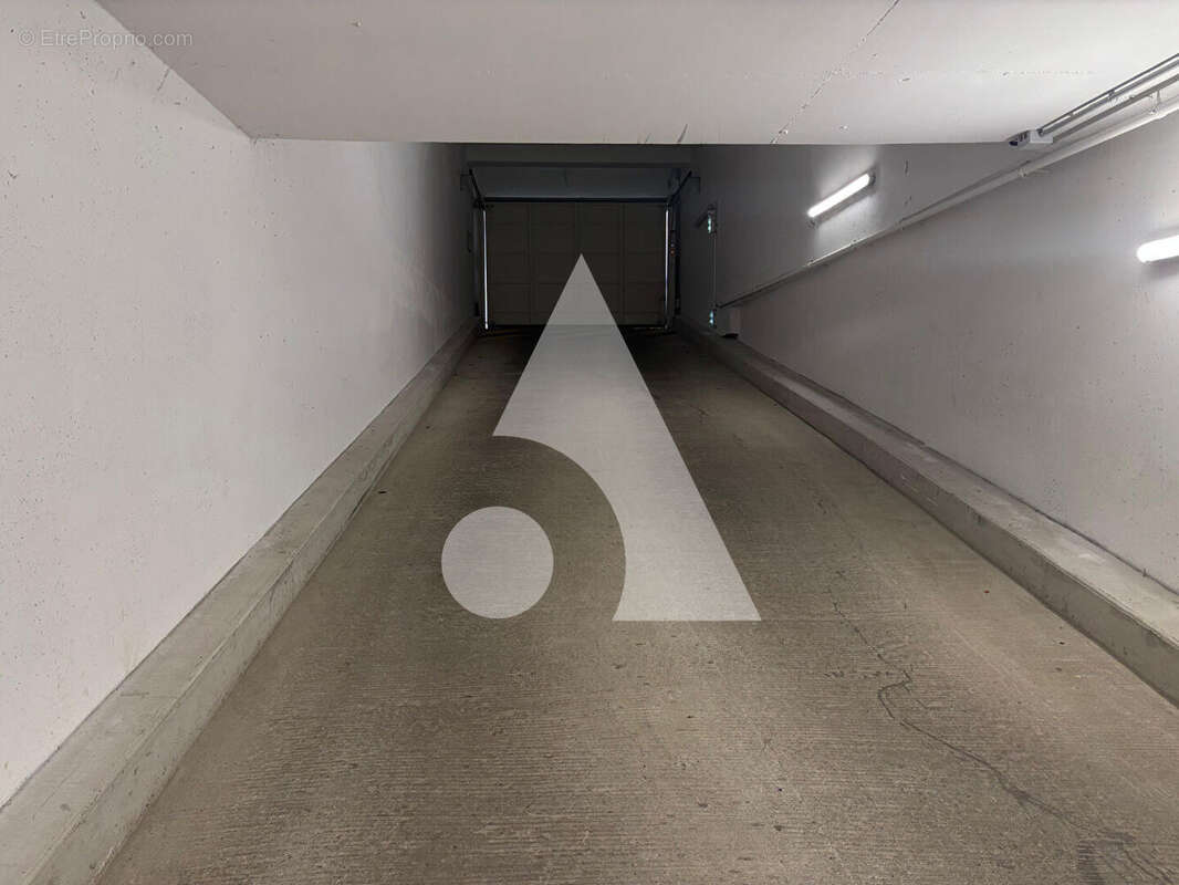 Parking à SAINT-OUEN