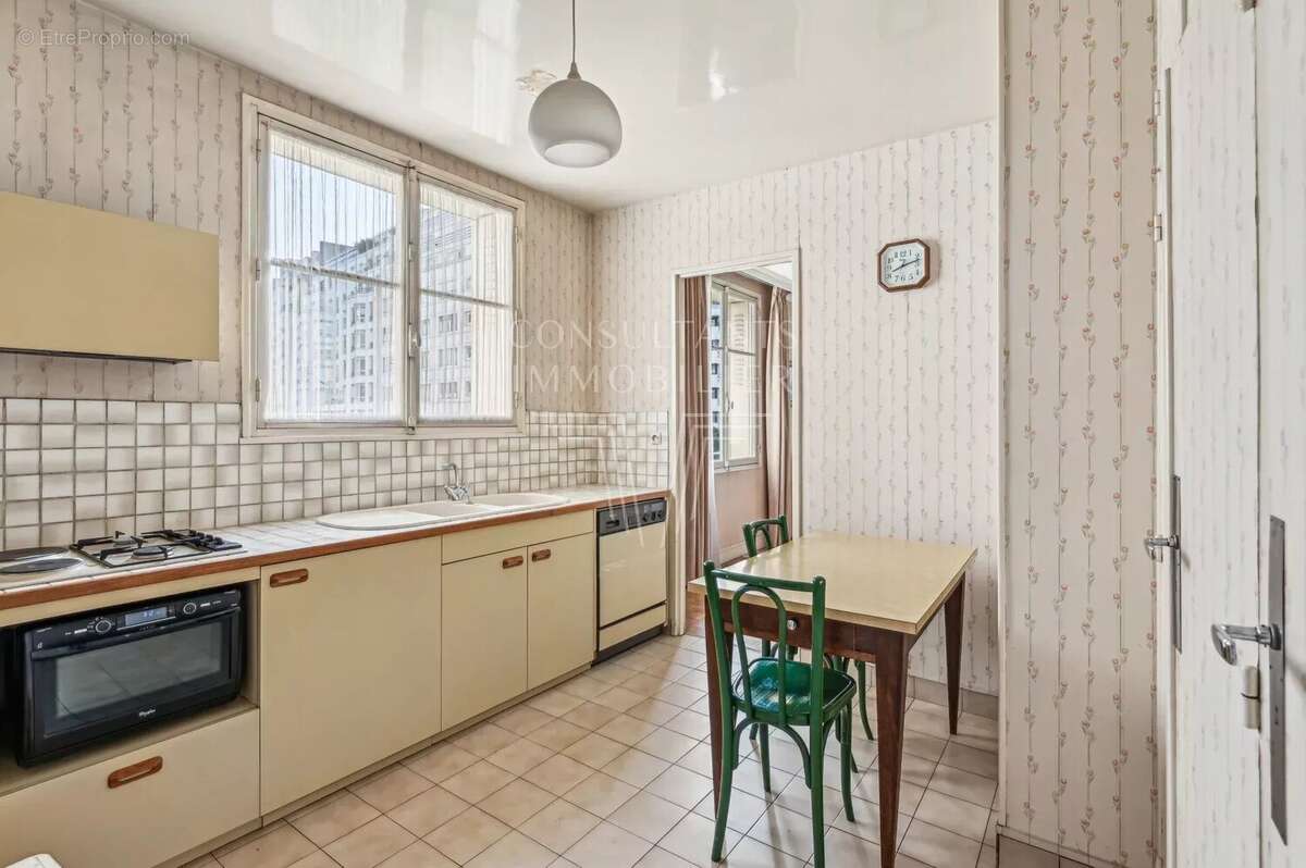 Appartement à PARIS-17E