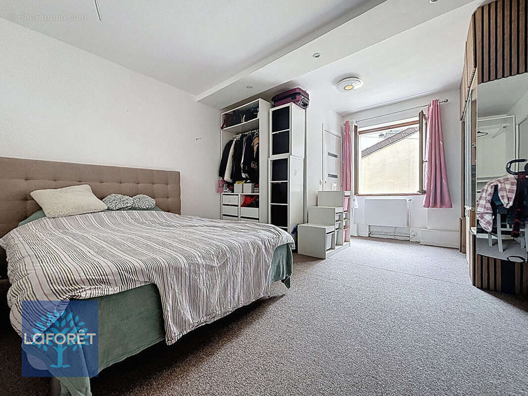 Maison à CHENNEVIERES-SUR-MARNE