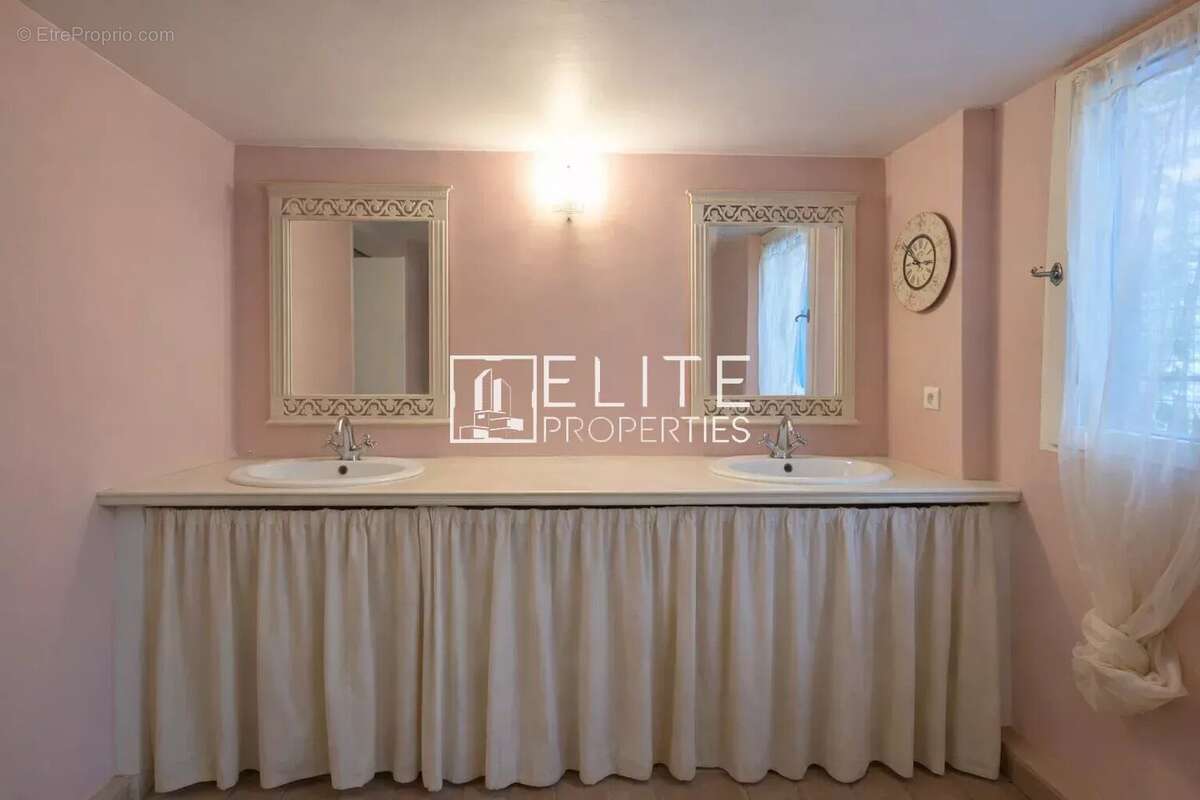 Grasse : Maison de Maître avec Potentiel Constructible Majeur ! - photo 20