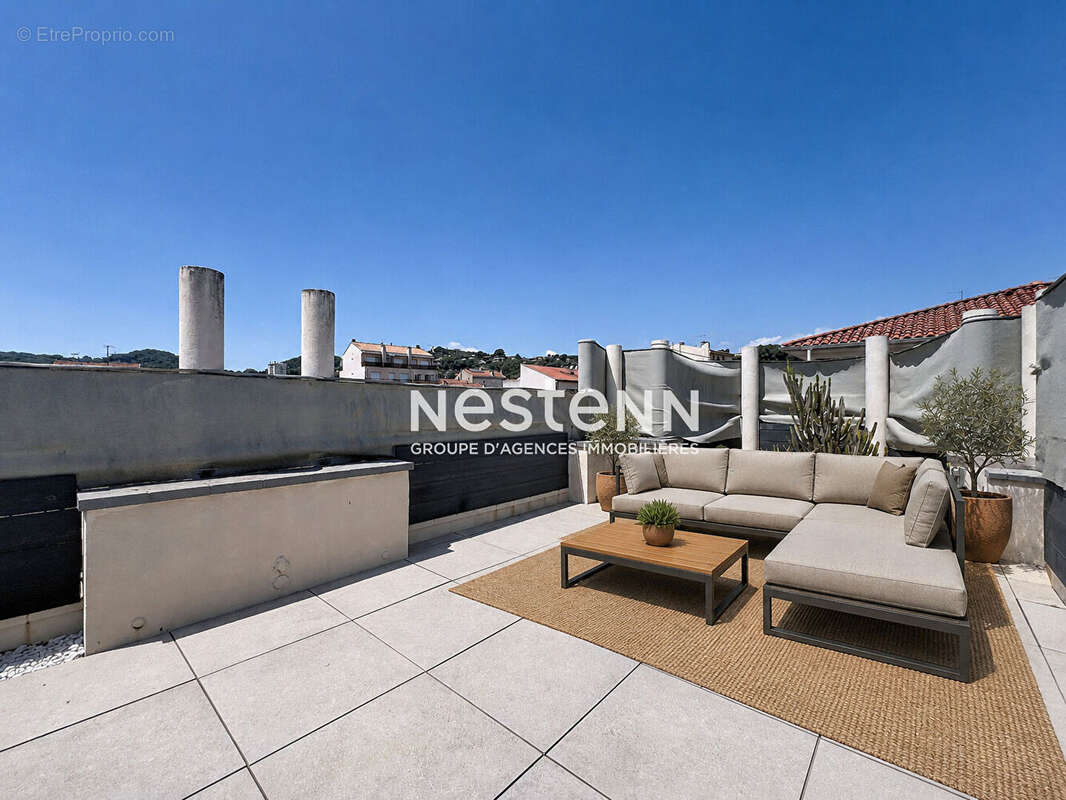 Toit terrasse 75m² en duplex - 5p - 109m² - garage - faible charge - dernier étage - photo 2