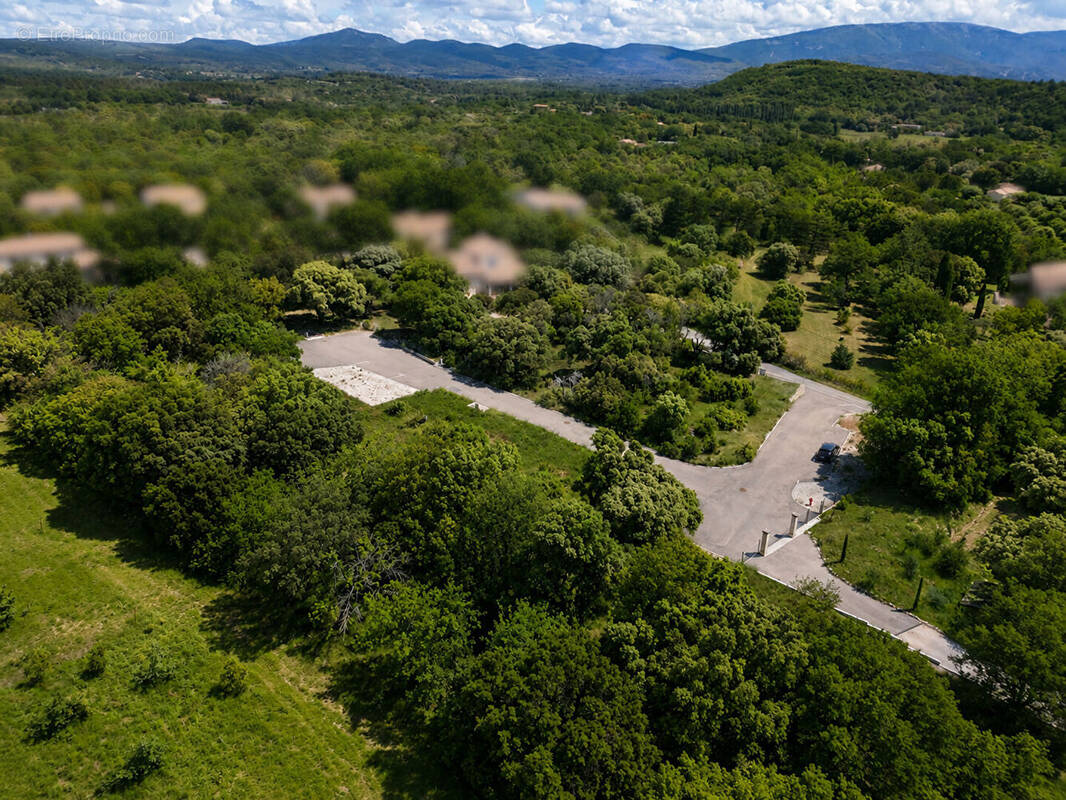 Terrain à GRIGNAN