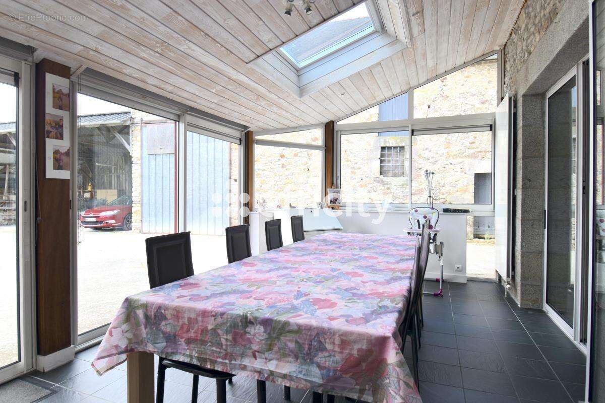 Maison à VAL-D&#039;IZE