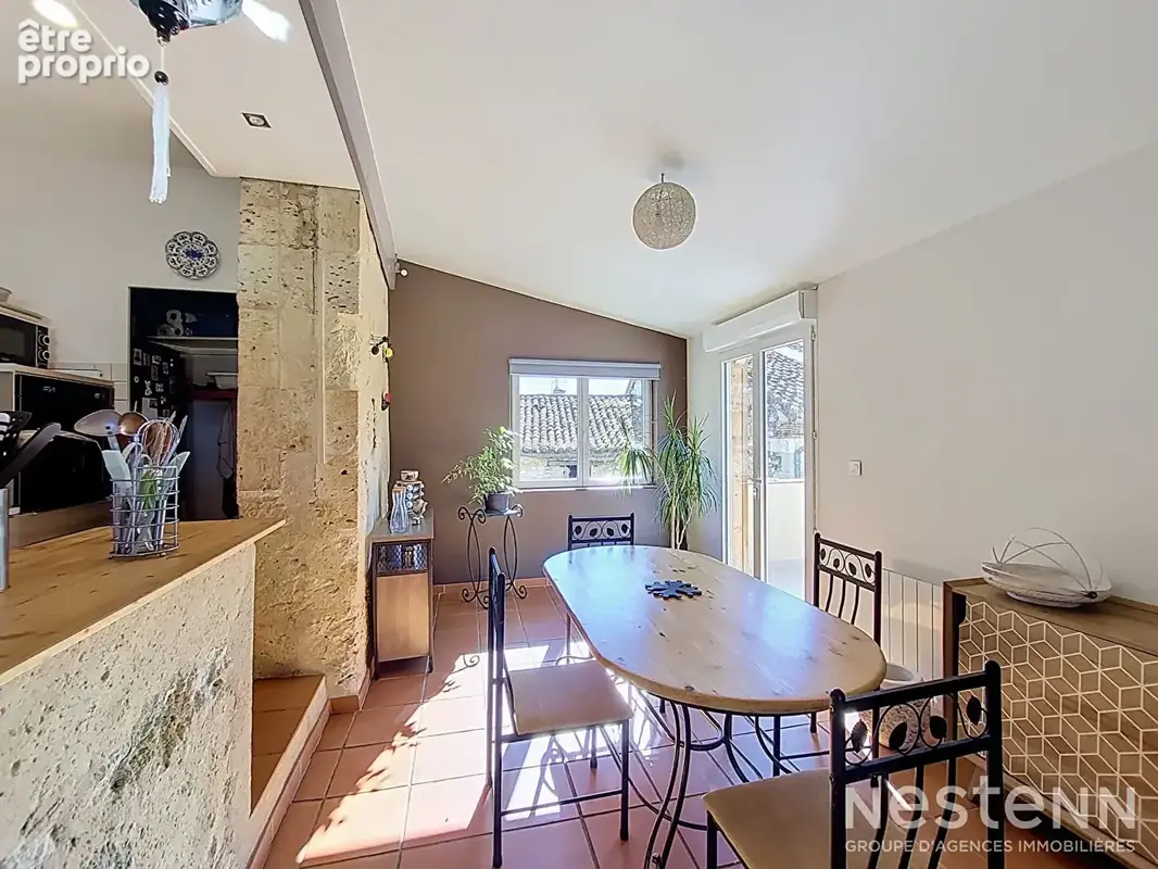 À vendre Maison de village en pierre de 216 m² avec deux appartements, cour, et garages - photo 9