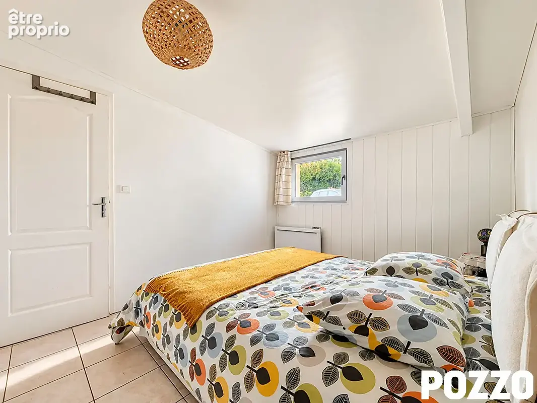 A VENDRE - Vains - Maison 8 pièce(s) 143 m² - photo 11