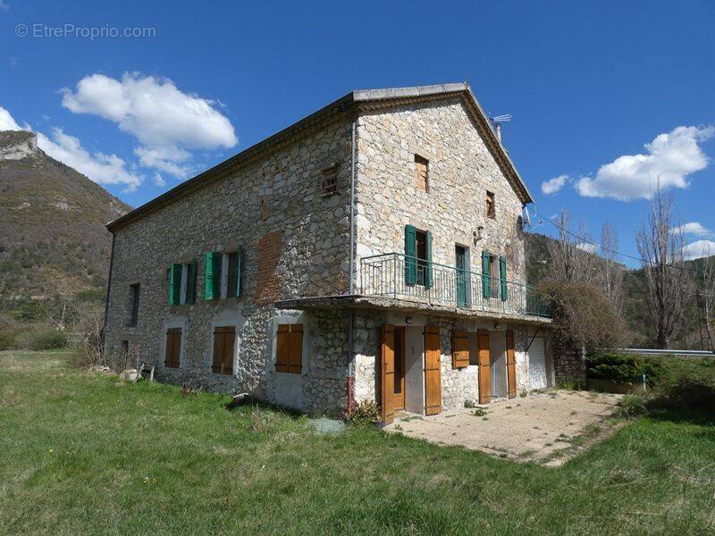 Maison à ASPRES-SUR-BUECH