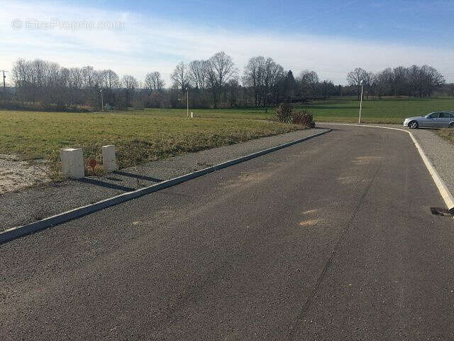 Terrain à MAGNAC-BOURG