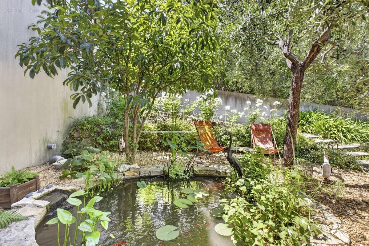Maison à CHATEAUNEUF-GRASSE