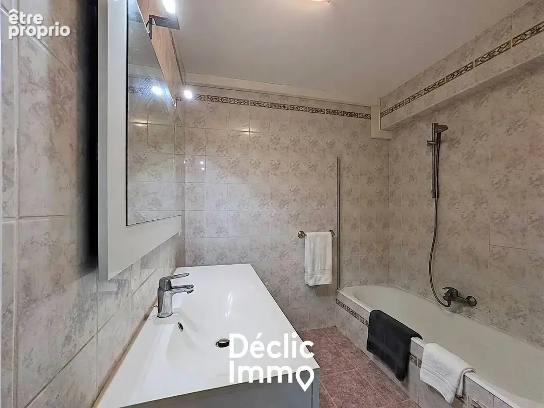 Appartement - 2 pieces - terrasse - box ferme - saint laurent du var - photo 4