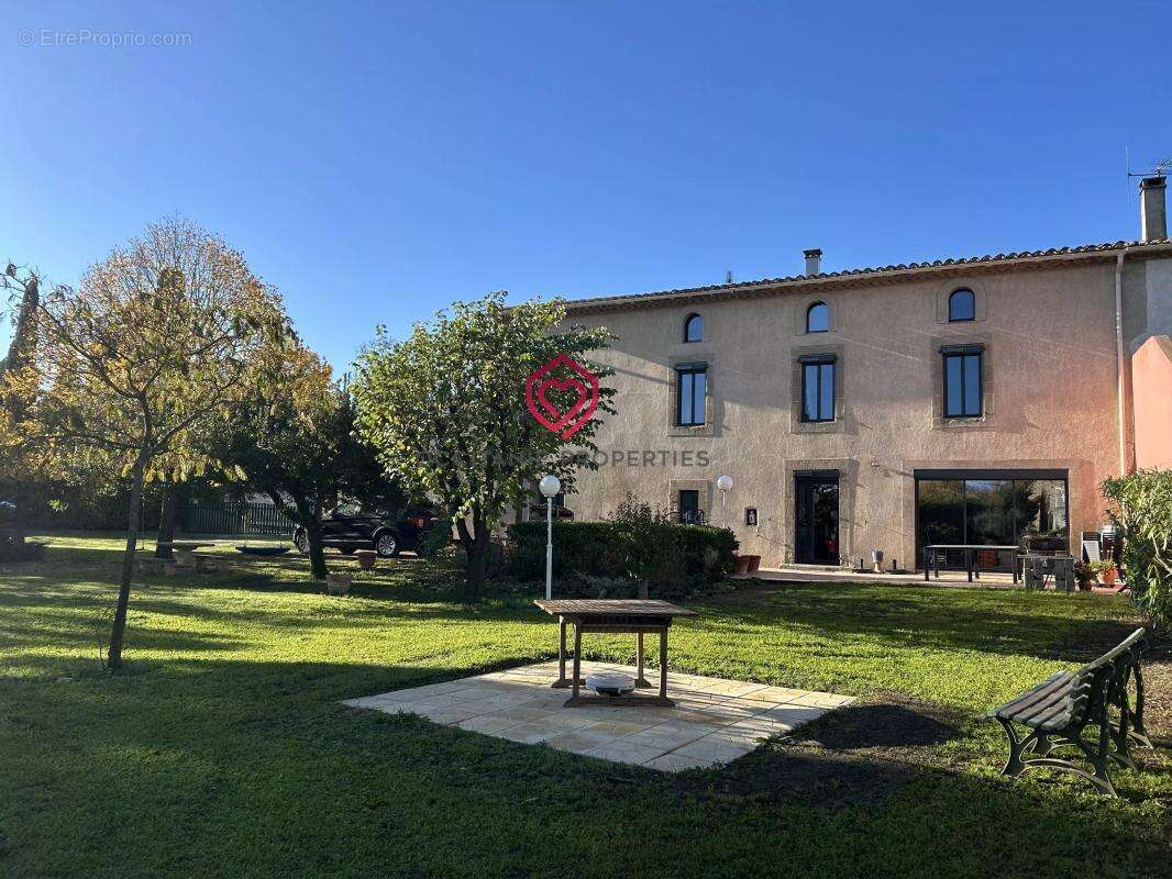 Maison de caractère avec deux gites et jardin clos - photo 7