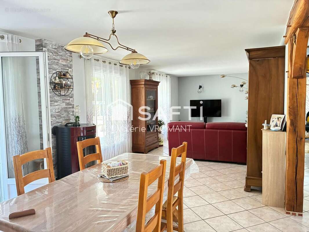 Photo 4 - Maison à LUZILLE