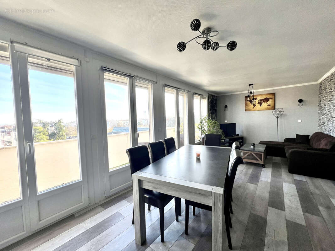 Appartement à CHENOVE