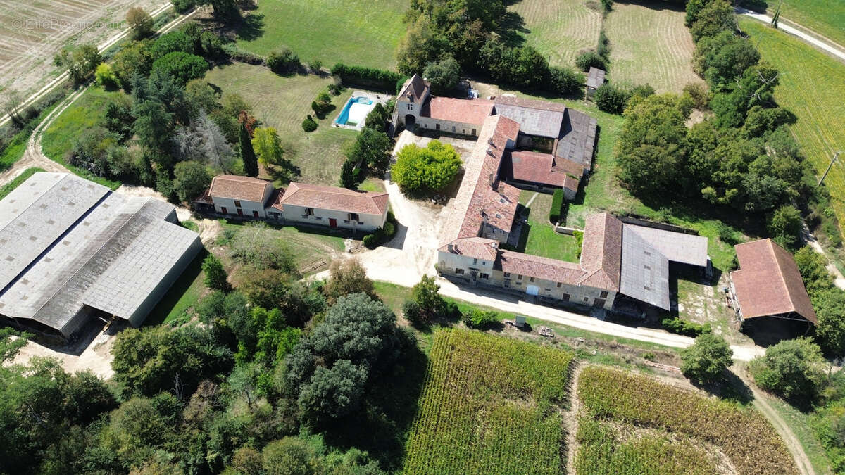 Maison à MEZIN