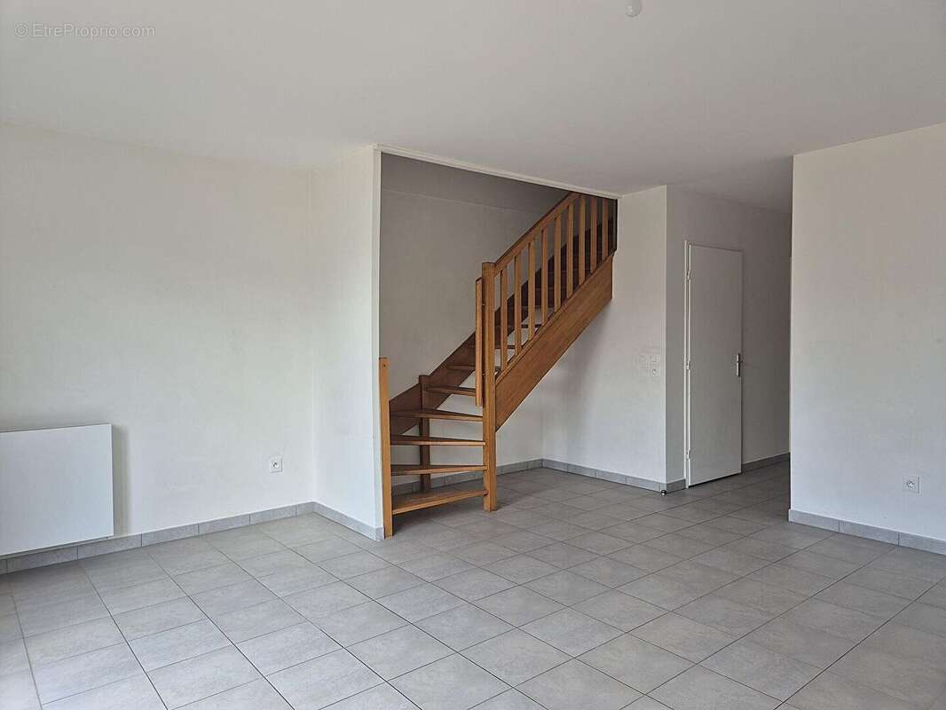 Maison à SAINTE-GENEVIEVE-DES-BOIS