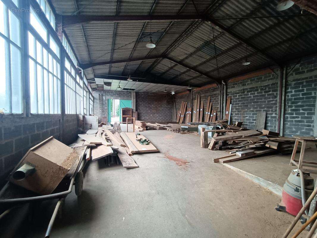 Commerce à MAINVILLIERS