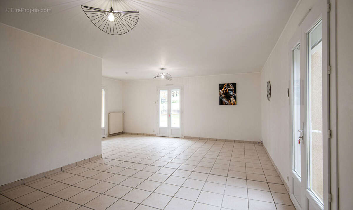 Maison à ONET-LE-CHATEAU