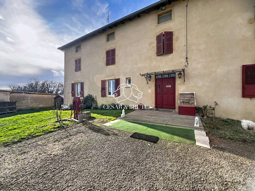 Maison 175 m² à Pouilly-Sous-Charlieu  - photo 7
