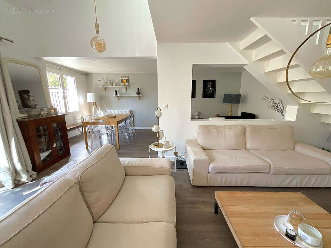 Maison à VOISINS-LE-BRETONNEUX