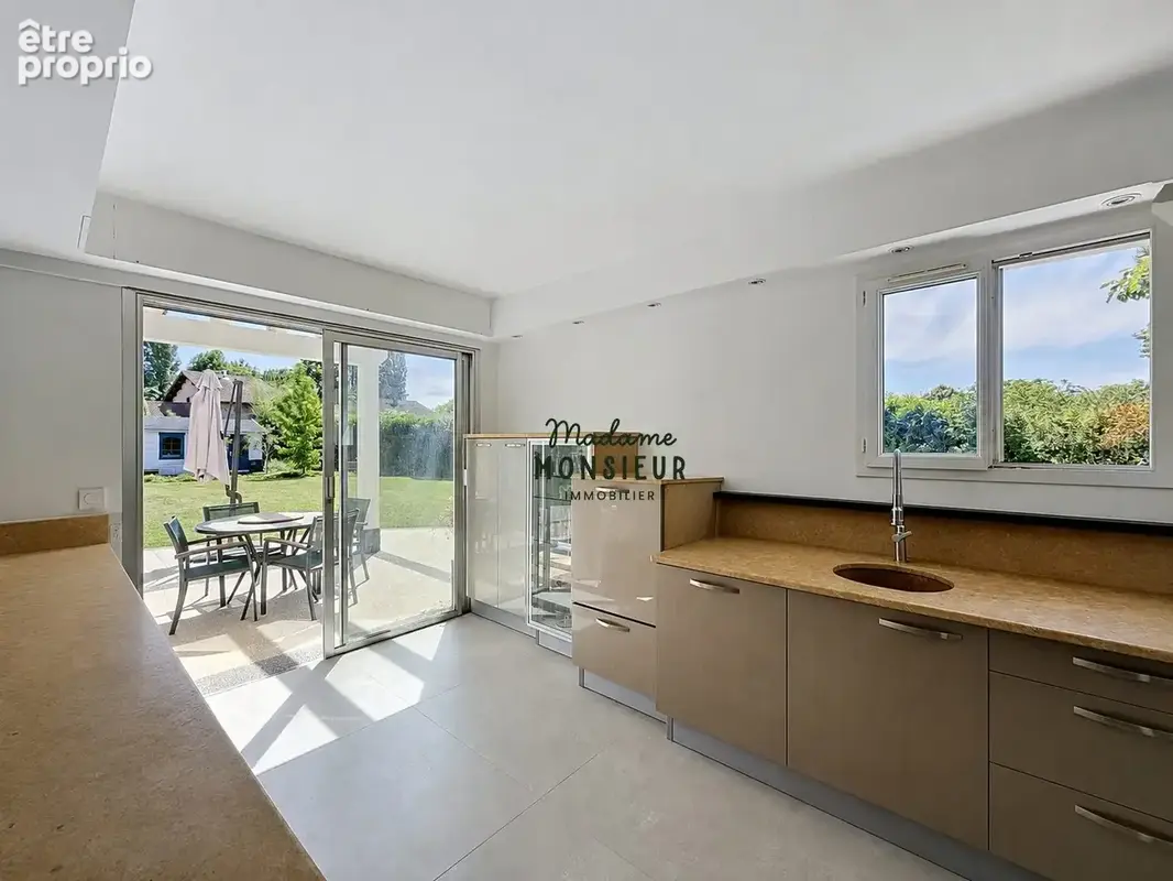 Maison 10 pièces 322 m² à vendre à Bourgoin-Jallieu (38300) - photo 9