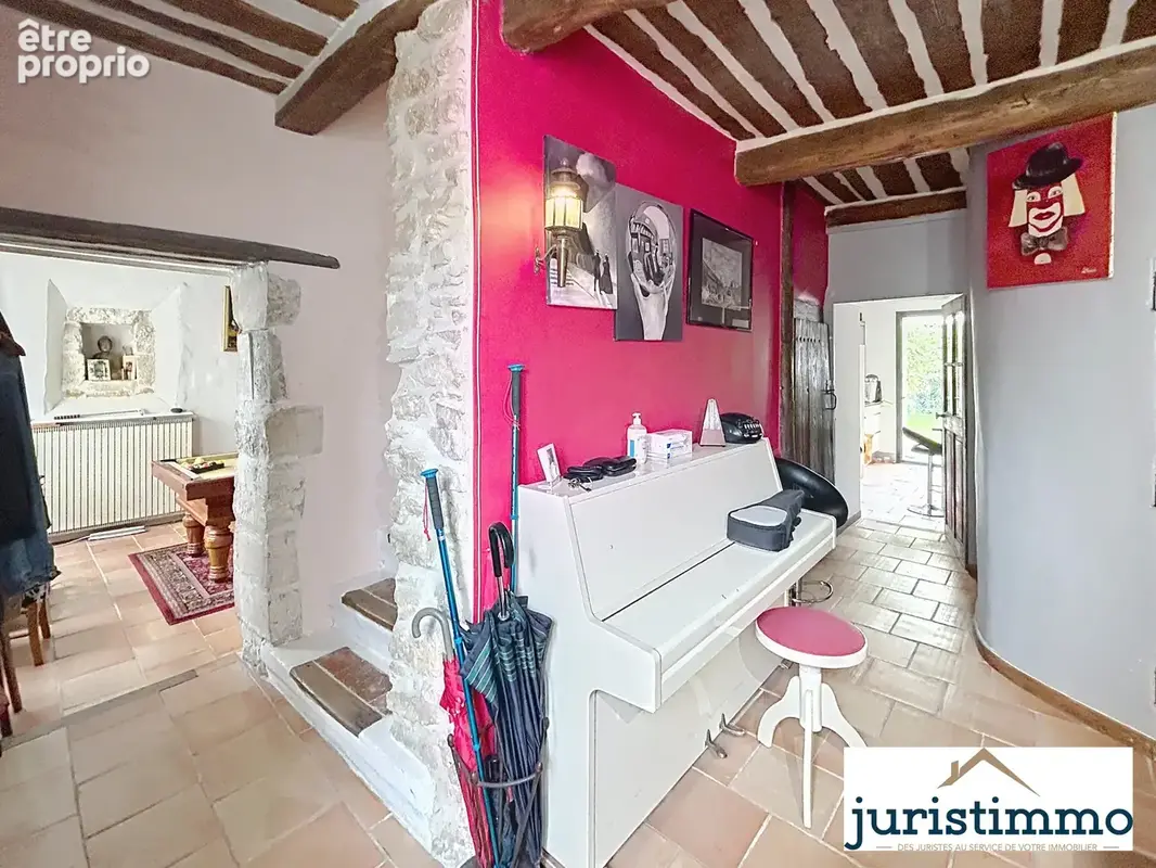 Propriété de charme au pied du château de Mondragon composée de deux habitations et dépendances. - photo 10