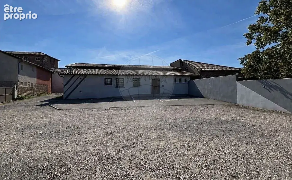Local commercial 6 pièces 430 m² · à Belleville-en-Beaujolais · 430 m² · 330 000 €