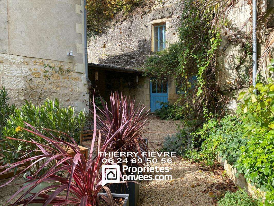Maison à VILLAINES-LES-ROCHERS