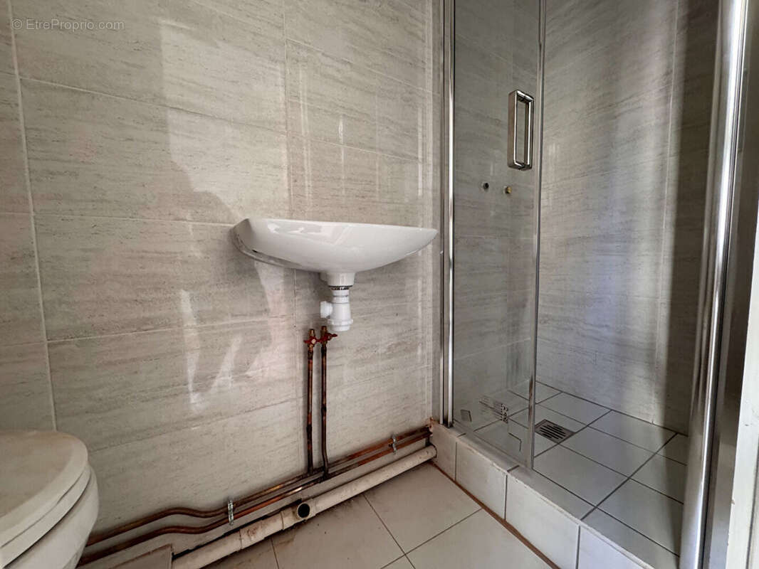 Mairie du Xème, Studio de 15.68 m2 à finir d'aménager - photo 5