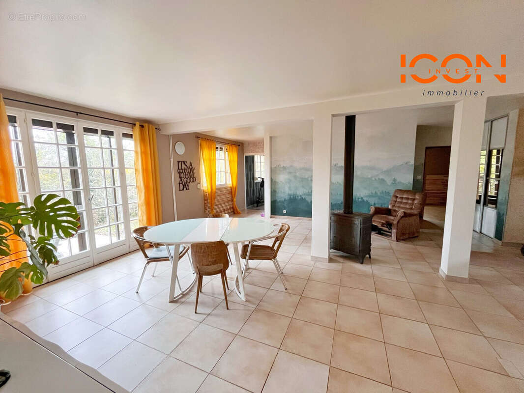 Maison à FRAHIER-ET-CHATEBIER