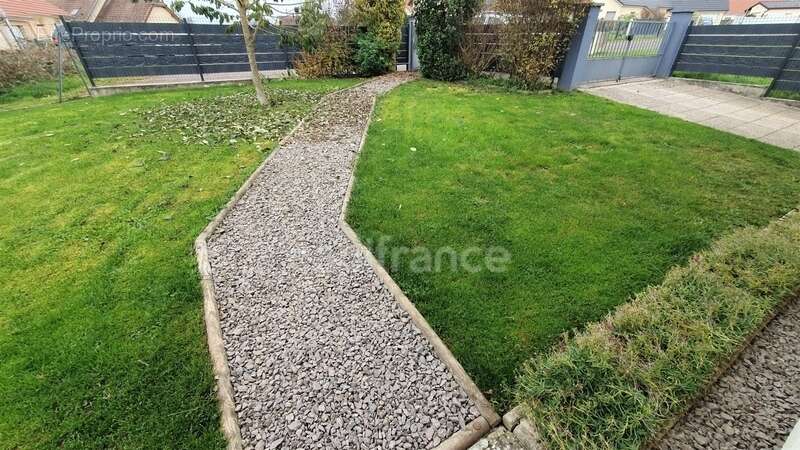 Maison à SAINT-LOUP-SUR-SEMOUSE