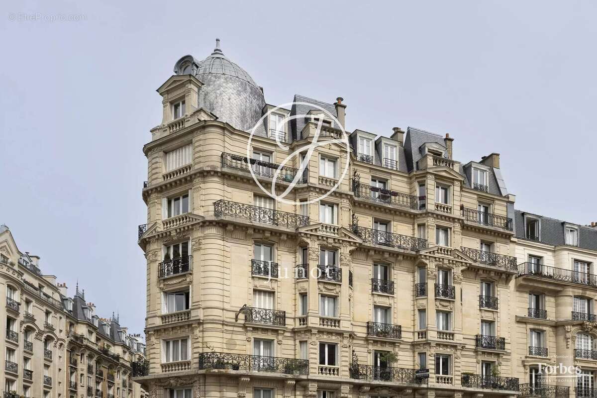 Appartement à PARIS-7E