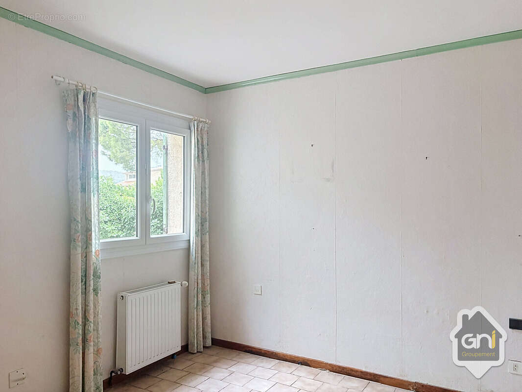 Maison de Type 7 avec jardin. - photo 13