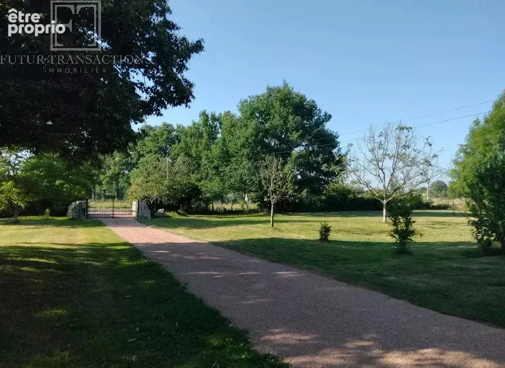 Maison de caractère sur 8175 m² - photo 3