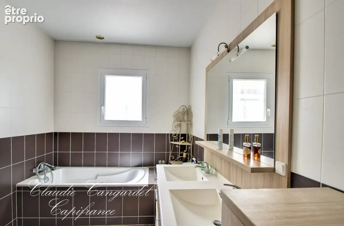 Maison à vendre de 217 m² au calme, sur plus de 2 100 m² de parcelle, à 7 min de Châtelaillon-Plage - photo 10