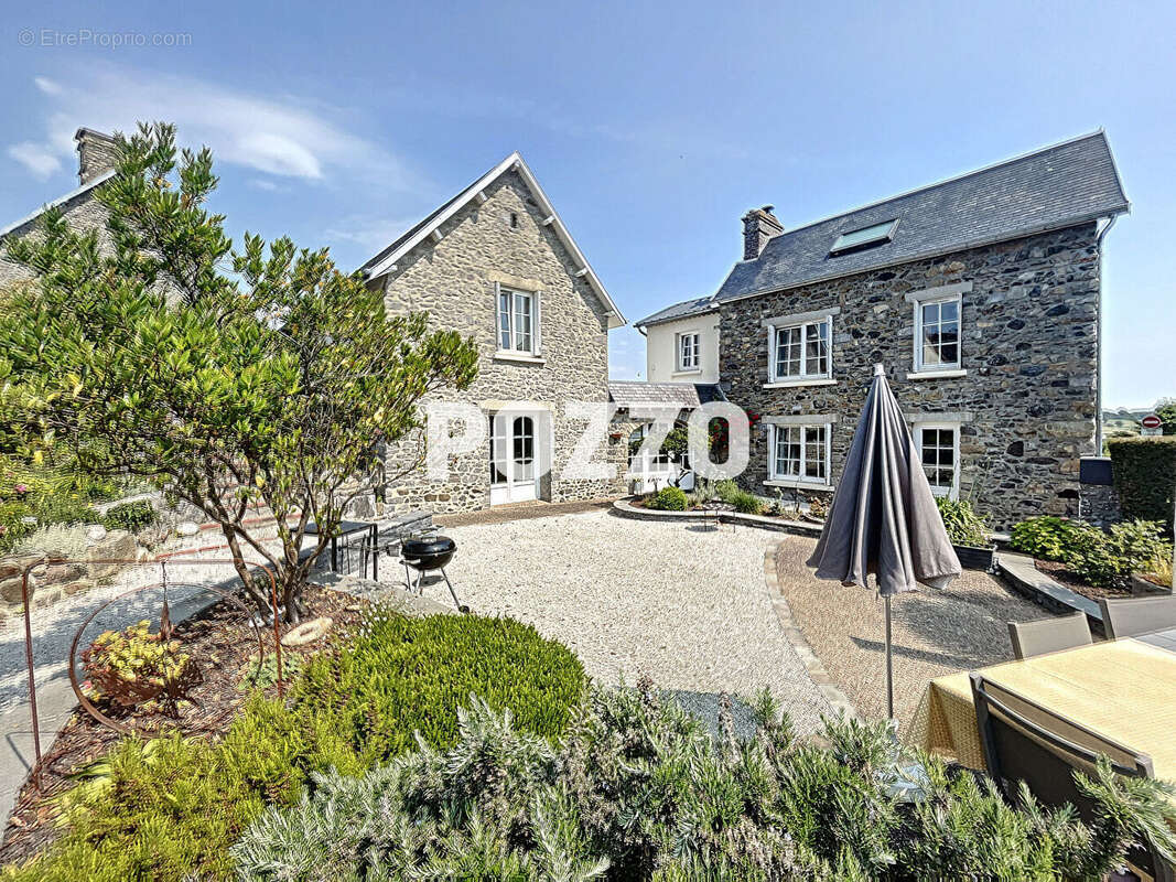 Maison à BRICQUEVILLE-LA-BLOUETTE