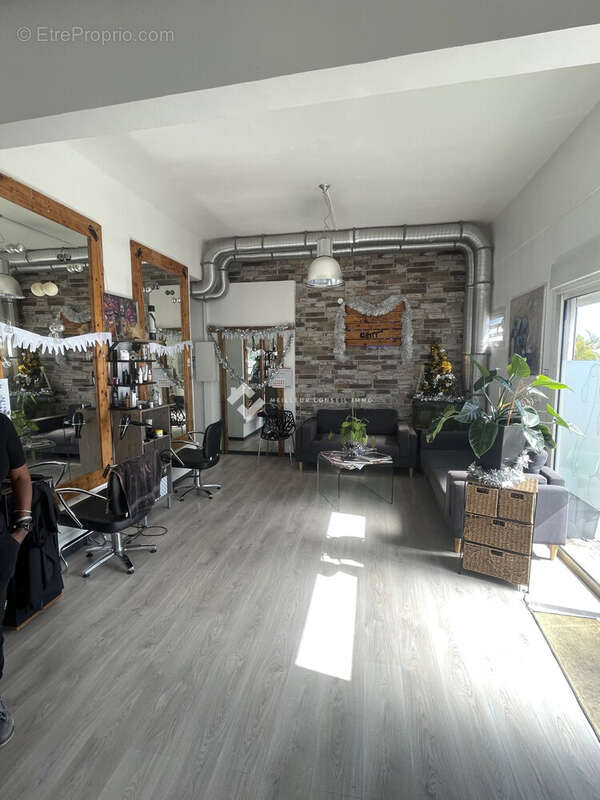 Commerce à LES AVIRONS