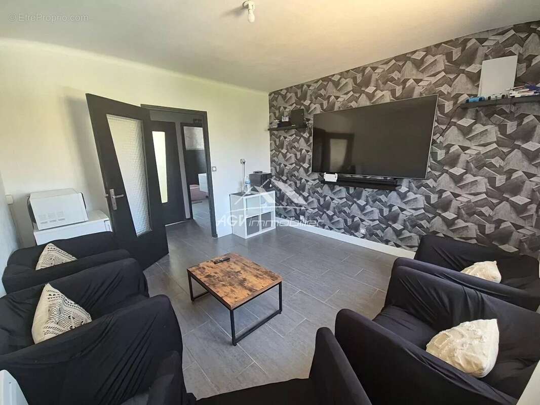 Maison à SAINT-HILAIRE-DE-BRETHMAS