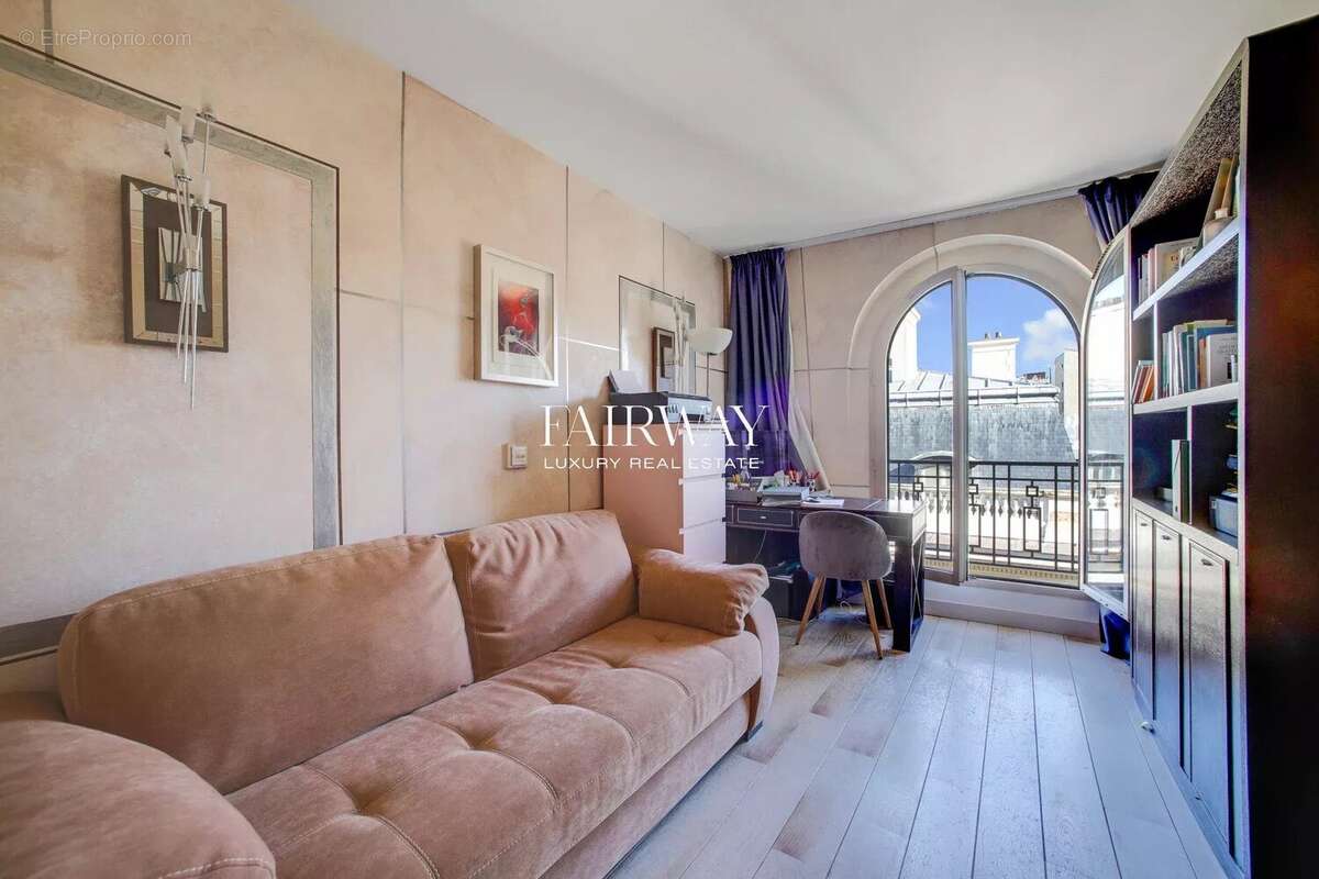 Appartement à PARIS-16E