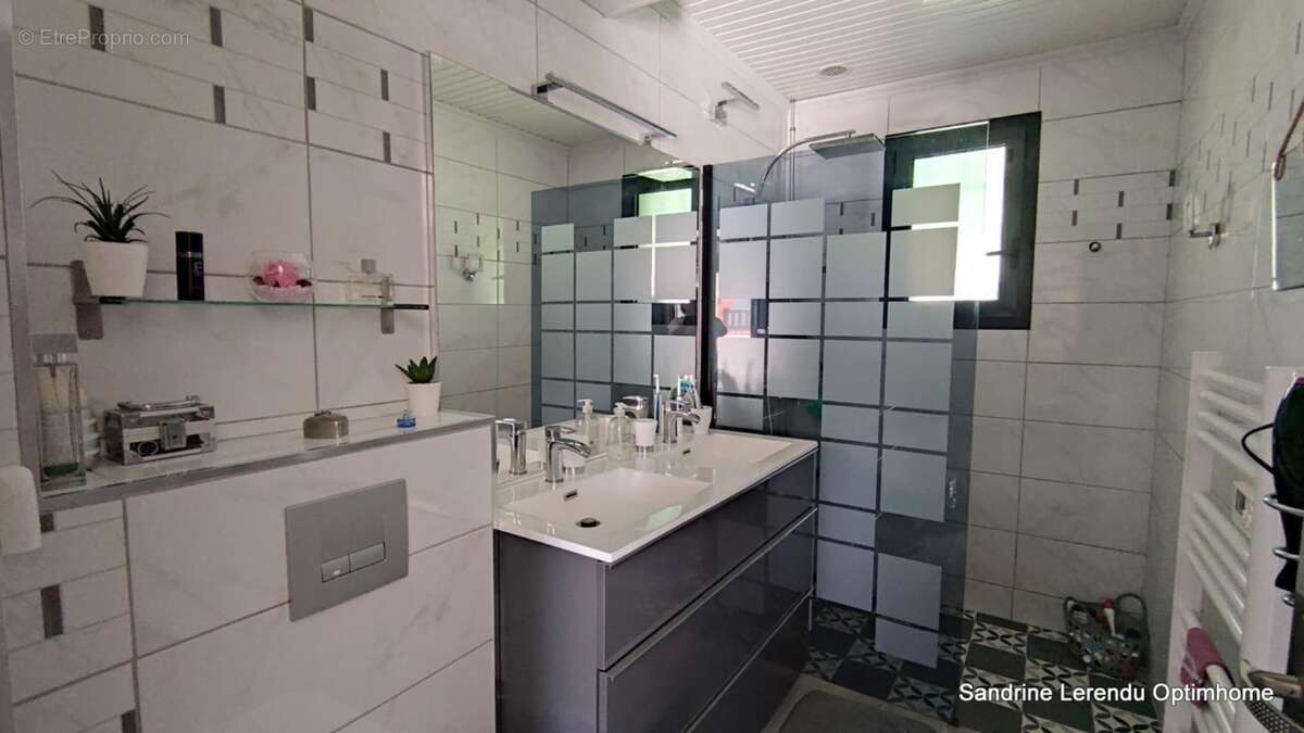 Une maison clé en main avec véranda contemporaine et possibilité de vivre de plain-pied. – 2 garages – Terrain 807 m² – Saint-Ou - photo 15