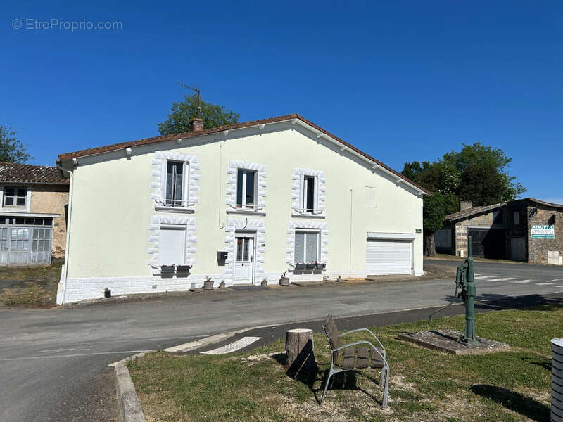 Maison à CHANTECORPS