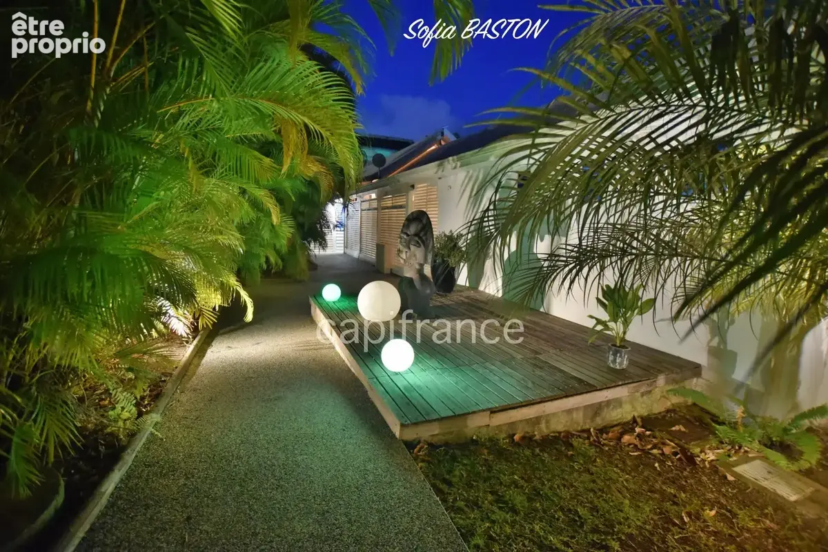 Superbe villa de 345 m² habitables avec piscine et annexes - terrain plat de 2 207 m², à vendre 5/6 pièces LE DIAMANT (972) - photo 6